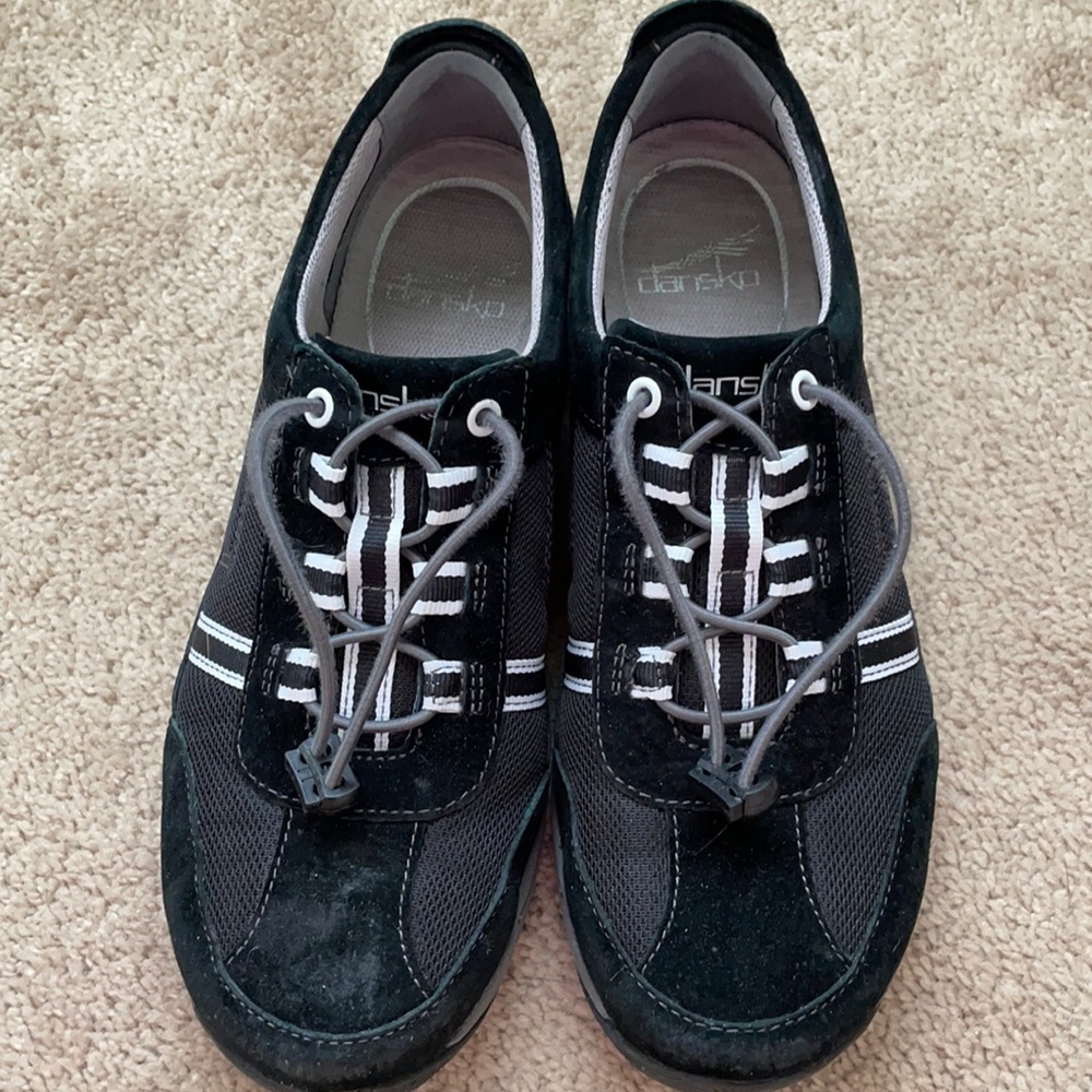 Dansko 39 tennis shoes